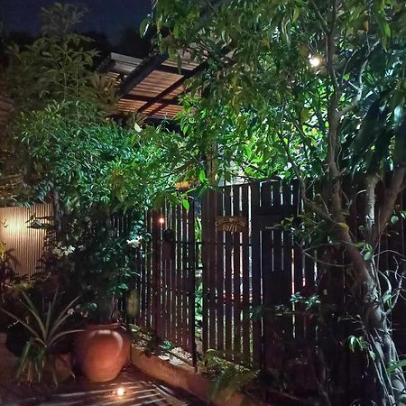 Chez Pom Hotel Чиангмай Екстериор снимка