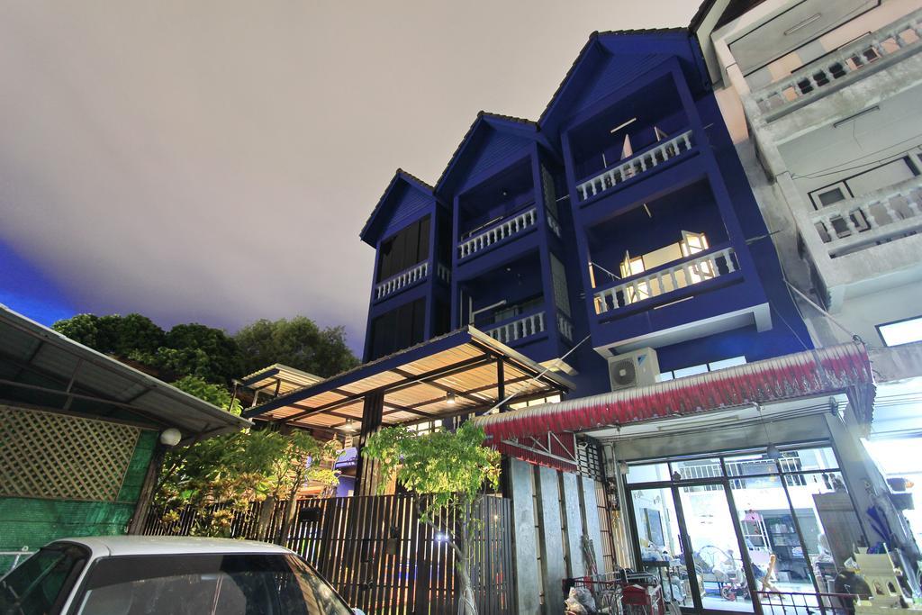 Chez Pom Hotel Чиангмай Екстериор снимка