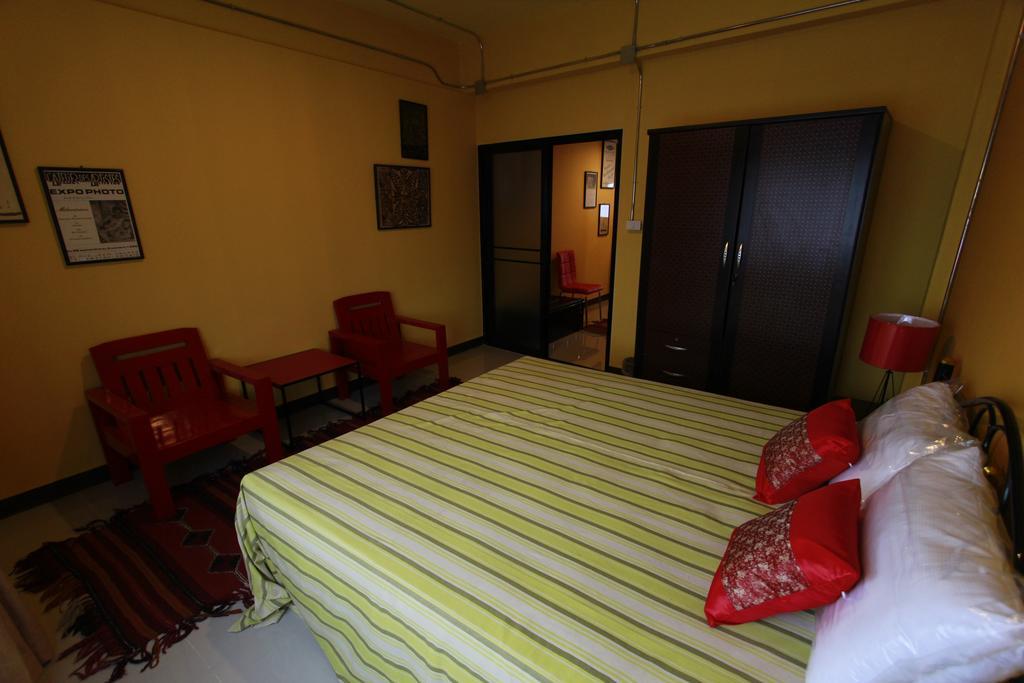 Chez Pom Hotel Чиангмай Екстериор снимка