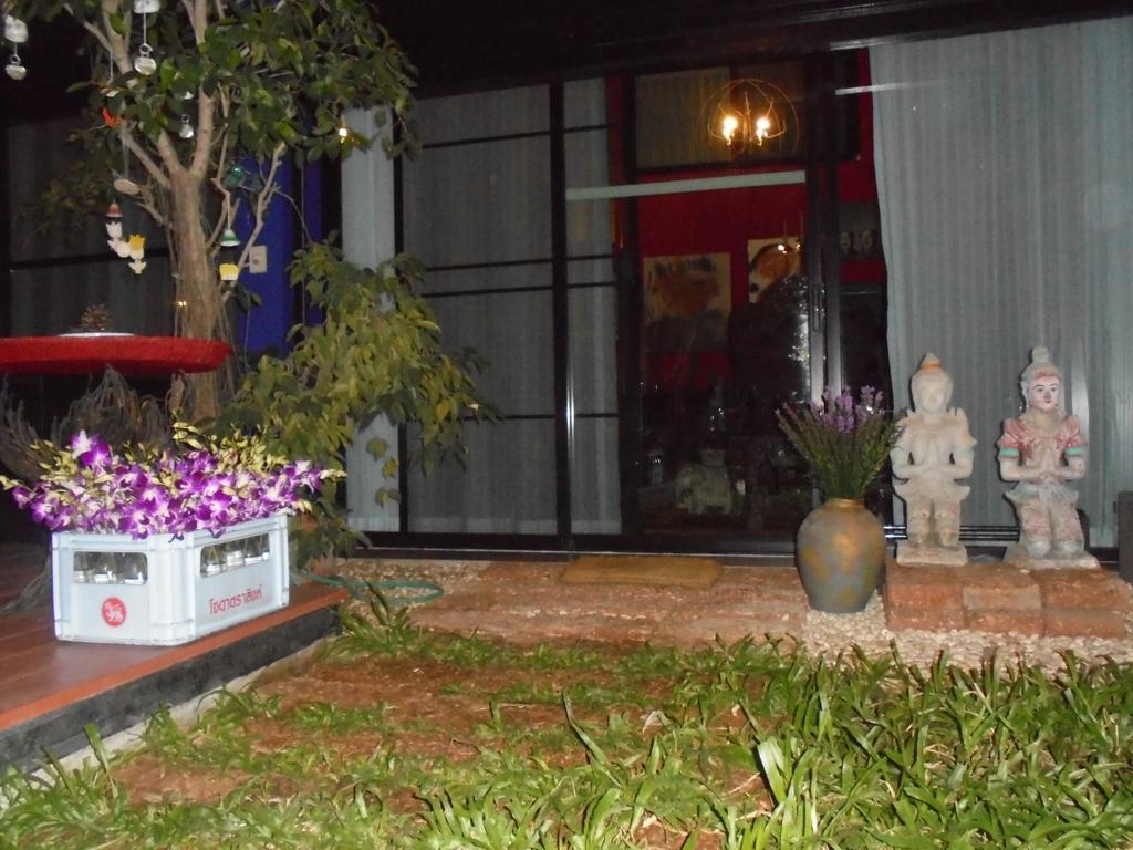 Chez Pom Hotel Чиангмай Екстериор снимка