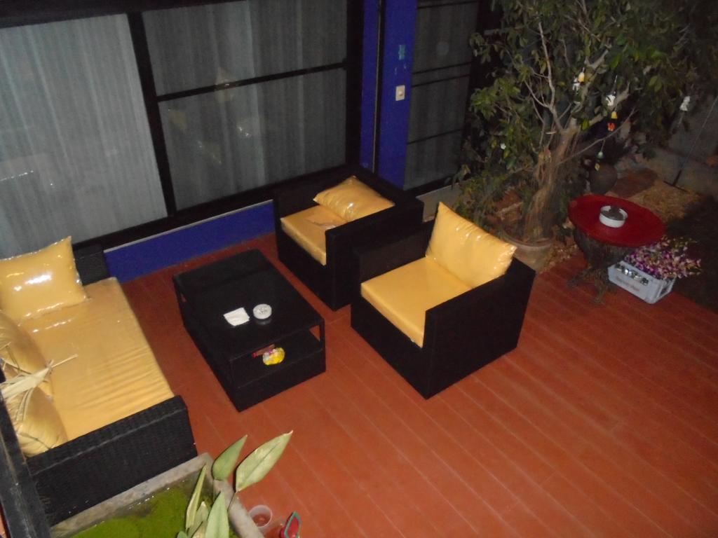 Chez Pom Hotel Чиангмай Екстериор снимка