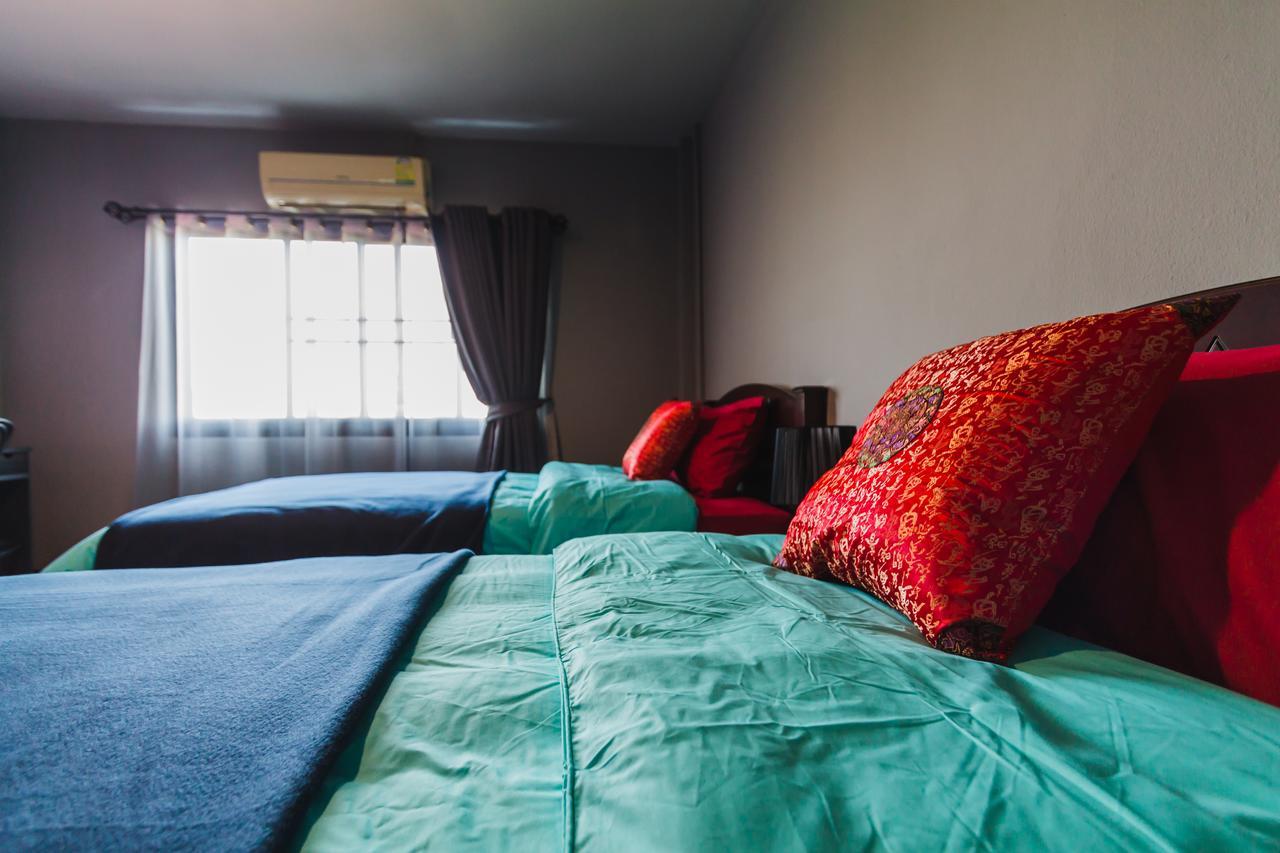Chez Pom Hotel Чиангмай Екстериор снимка