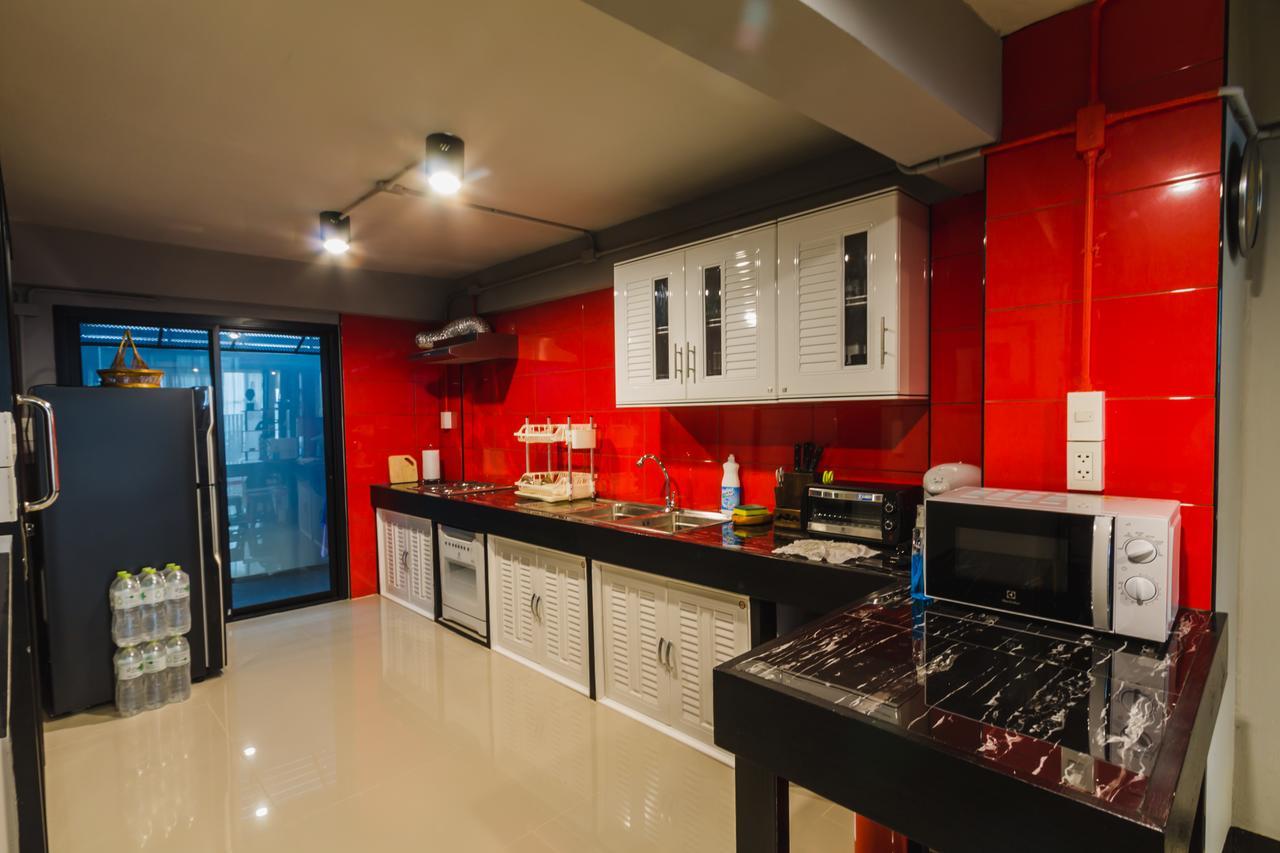 Chez Pom Hotel Чиангмай Екстериор снимка