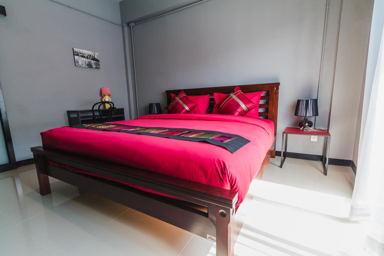 Chez Pom Hotel Чиангмай Екстериор снимка