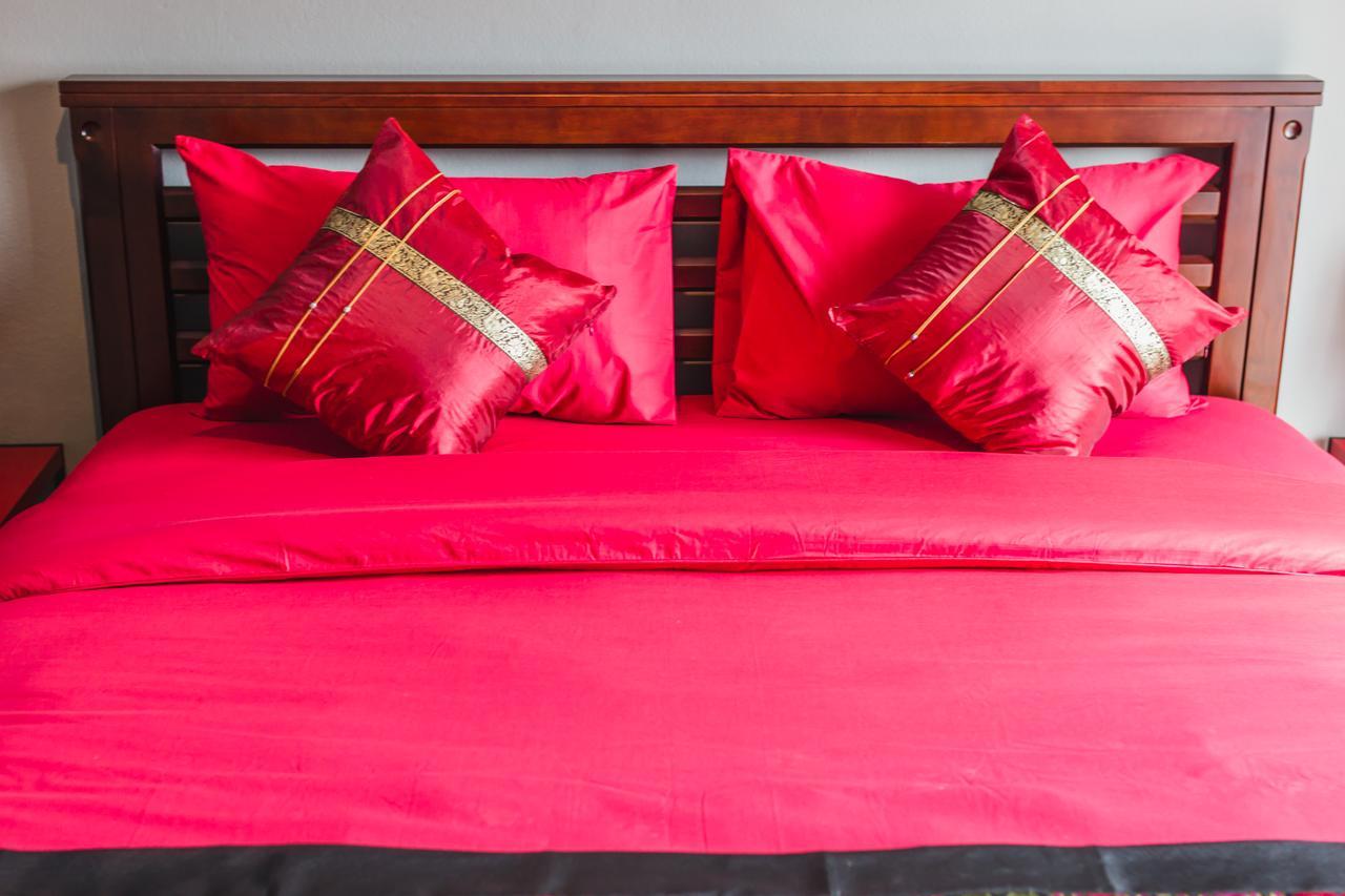 Chez Pom Hotel Чиангмай Екстериор снимка