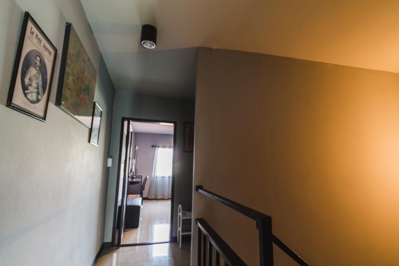Chez Pom Hotel Чиангмай Екстериор снимка