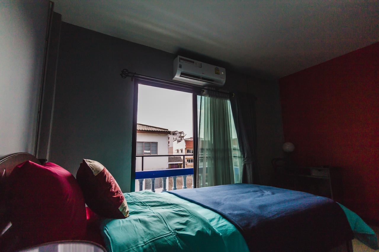 Chez Pom Hotel Чиангмай Екстериор снимка